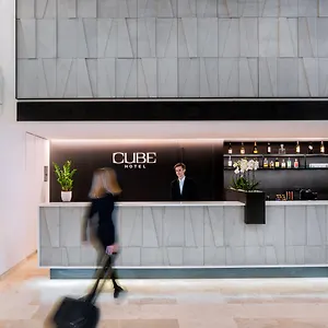 Otel Cube
