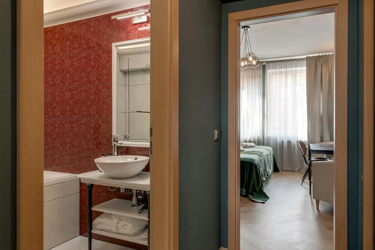 Louren - The Bridge Inn Aparthotel