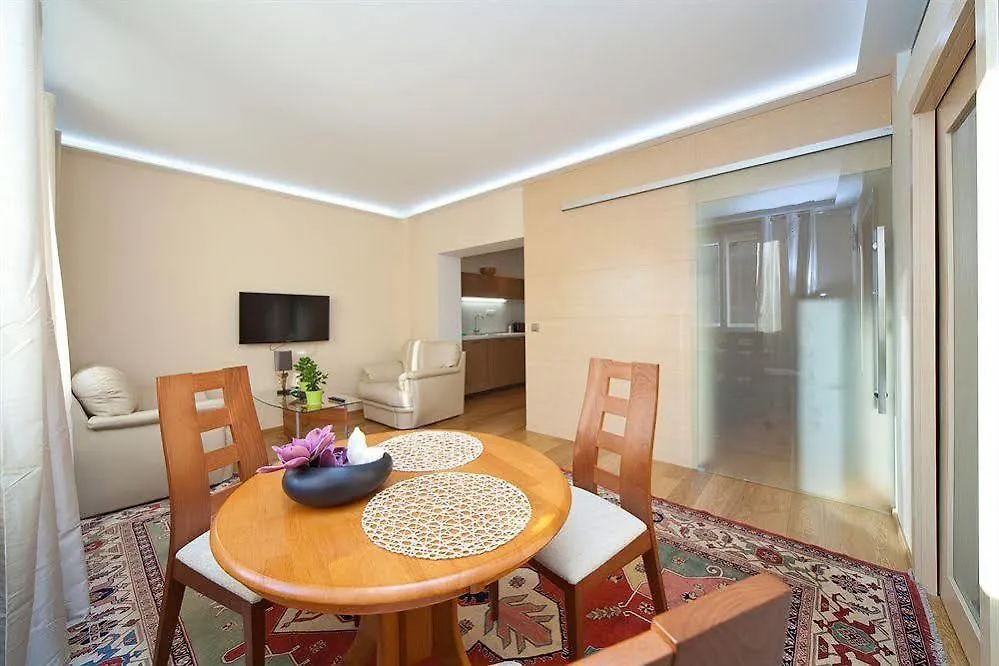 Louren - The Bridge Inn Aparthotel Prague