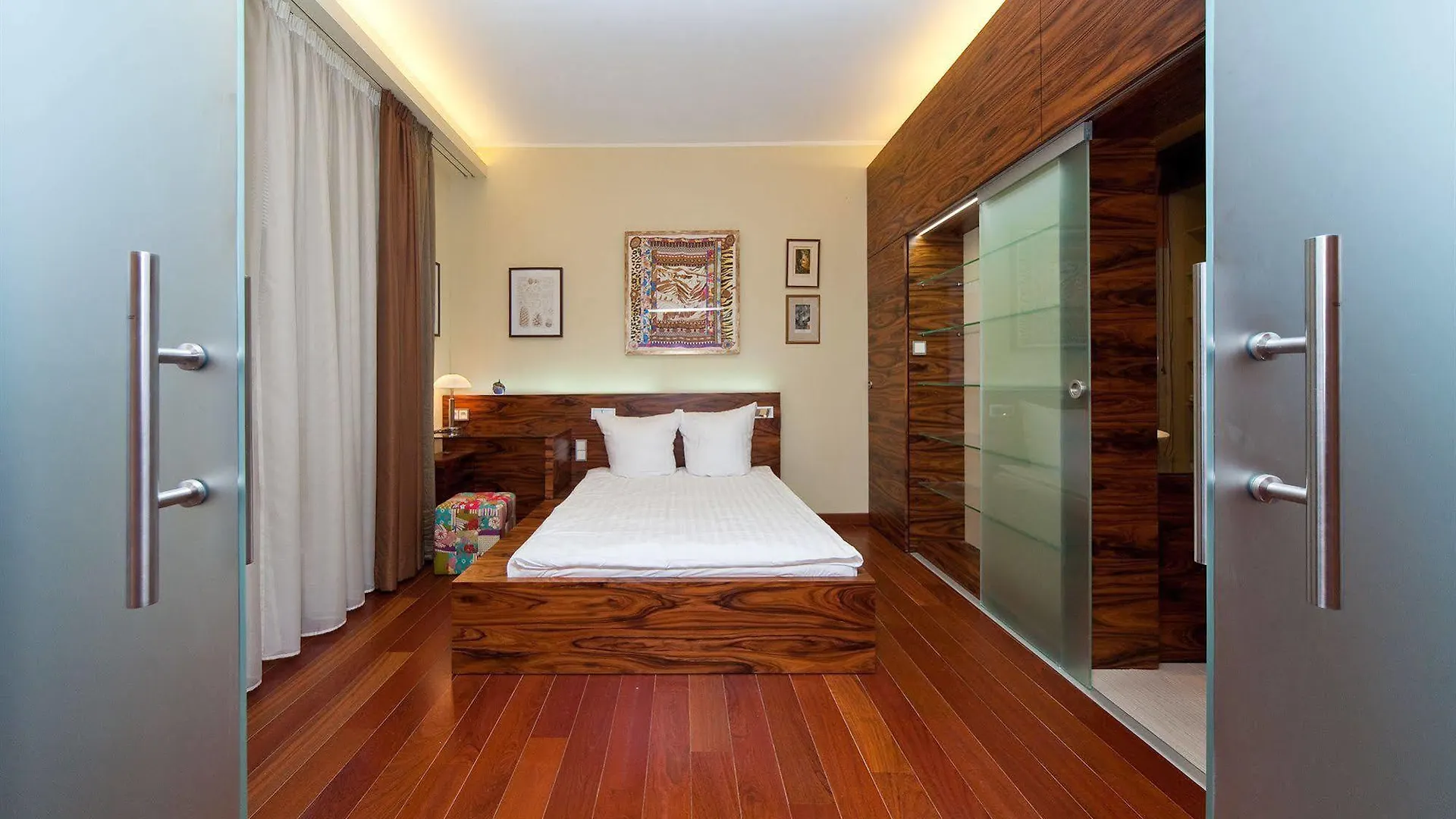 Louren - The Bridge Inn Aparthotel Prague